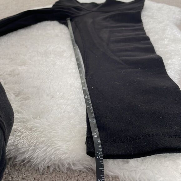 Lululemon Black Capris Fit Like a Size 4. - Picture 8 of 9